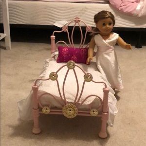 I’m seeking an American girl doll bed set